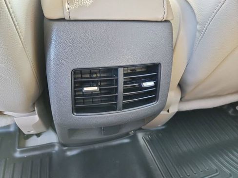 Used 2013 Ford Edge SEL image 18