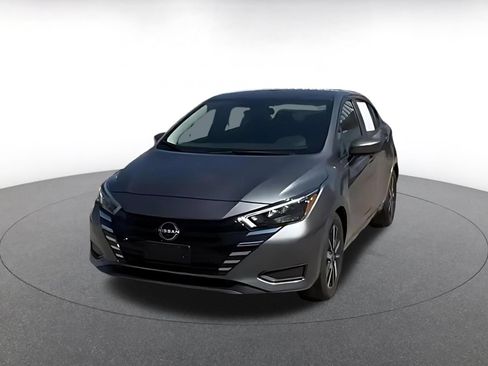 Used 2025 Nissan Versa SV FWD image 4