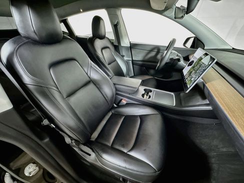 Used 2021 Tesla Model Y Long Range image 26
