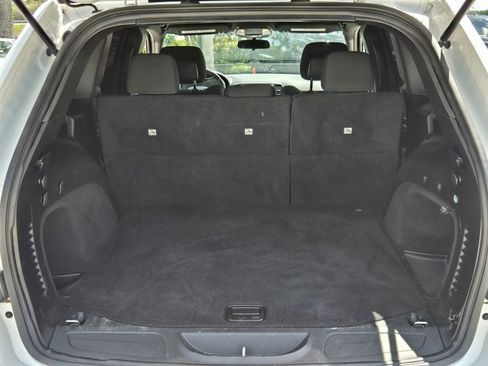 Used 2021 Jeep Grand Cherokee Laredo image 15