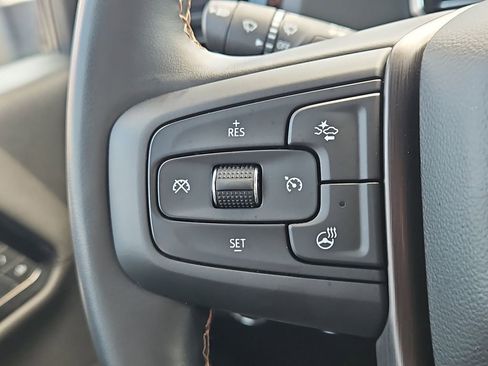 Used 2025 GMC Sierra 2500 AT4 image 30