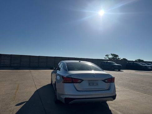 Used 2021 Nissan Altima 2.5 SV FWD image 18