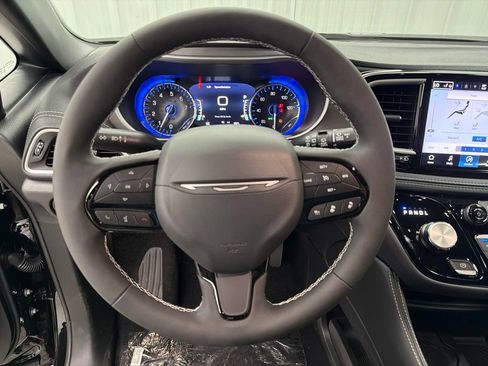 New 2027 Chrysler Pacifica Limited FWD image 20