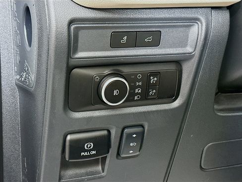 Used 2023 Ford Expedition Limited image 9