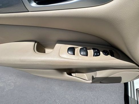Used 2019 Nissan Pathfinder SL w/ SL Premium Package FWD image 26