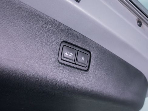 Used 2026 Genesis GV70 2.5T Select image 9