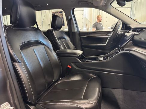 Used 2023 Jeep Grand Cherokee L Limited image 32