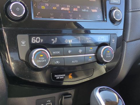 Used 2018 Nissan Rogue SV image 24