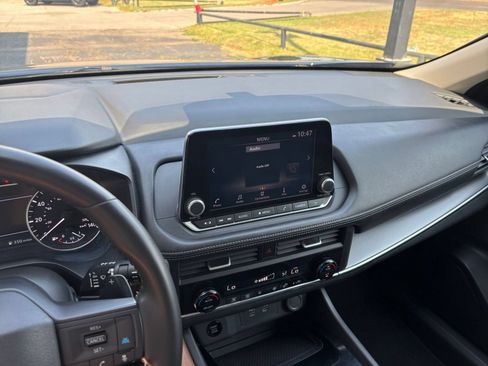 Used 2025 Nissan Rogue SV FWD image 14