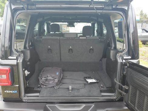 Used 2024 Jeep Wrangler Unlimited Sahara AWD/4WD image 10