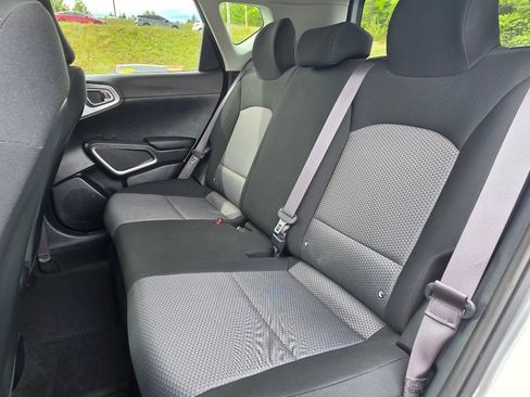 Used 2025 Kia Soul LX w/ LX Technology Package FWD image 26