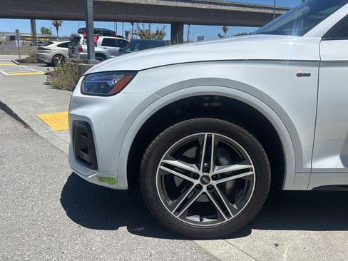 Used 2023 Audi Q5 e Premium Plus AWD/4WD image 2