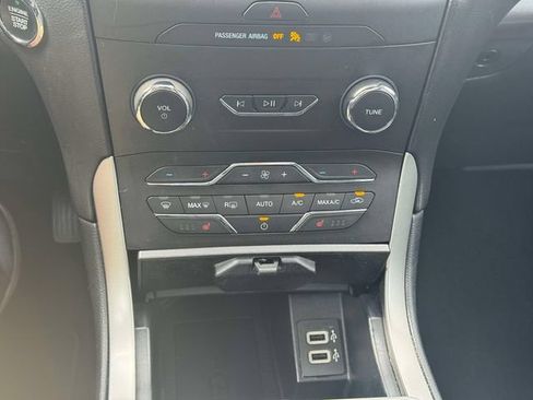 Used 2019 Ford Edge SEL w/ Equipment Group 201A AWD/4WD image 36
