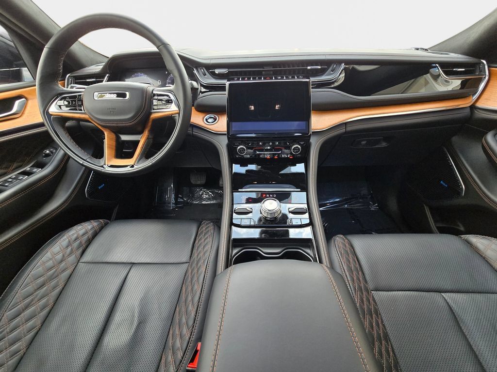 Used 2025 Jeep Grand Cherokee L Summit AWD/4WD image 10