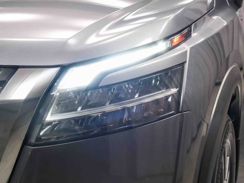 Used 2022 Nissan Pathfinder SV FWD image 12