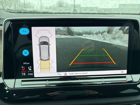 Used 2025 Volkswagen Atlas SE image 16