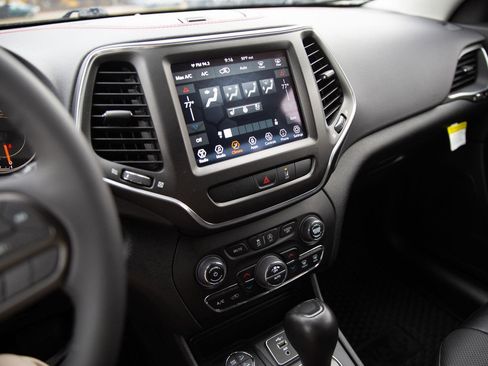 Used 2022 Jeep Cherokee Trailhawk w/ Premium Leather Package image 14