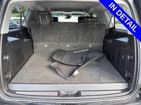 Used 2017 Cadillac Escalade ESV Luxury RWD image 17