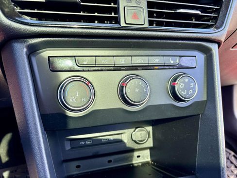 Used 2022 Volkswagen Taos SE image 34