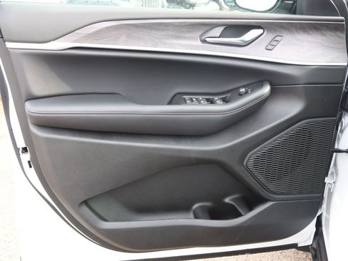 New 2025 Jeep Grand Cherokee Limited w/ MOPAR Finishing Package image 21