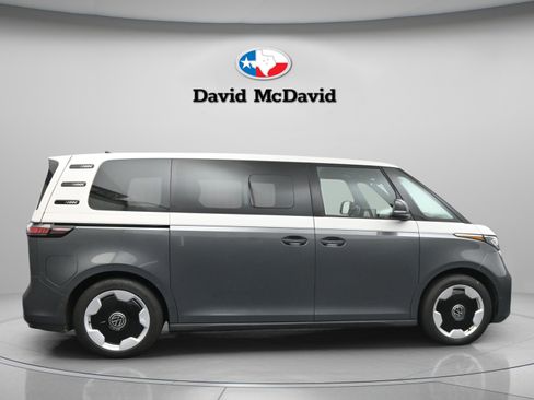Used 2025 Volkswagen ID. Buzz Pro S Plus RWD image 9