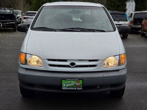 Used 1998 Toyota Sienna CE image 2