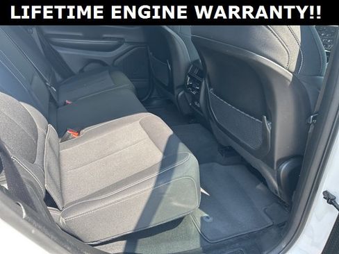 Used 2023 Jeep Grand Cherokee Laredo image 39