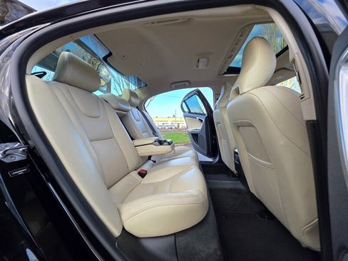 Used 2017 Volvo S60 T5 Inscription Platinum image 16