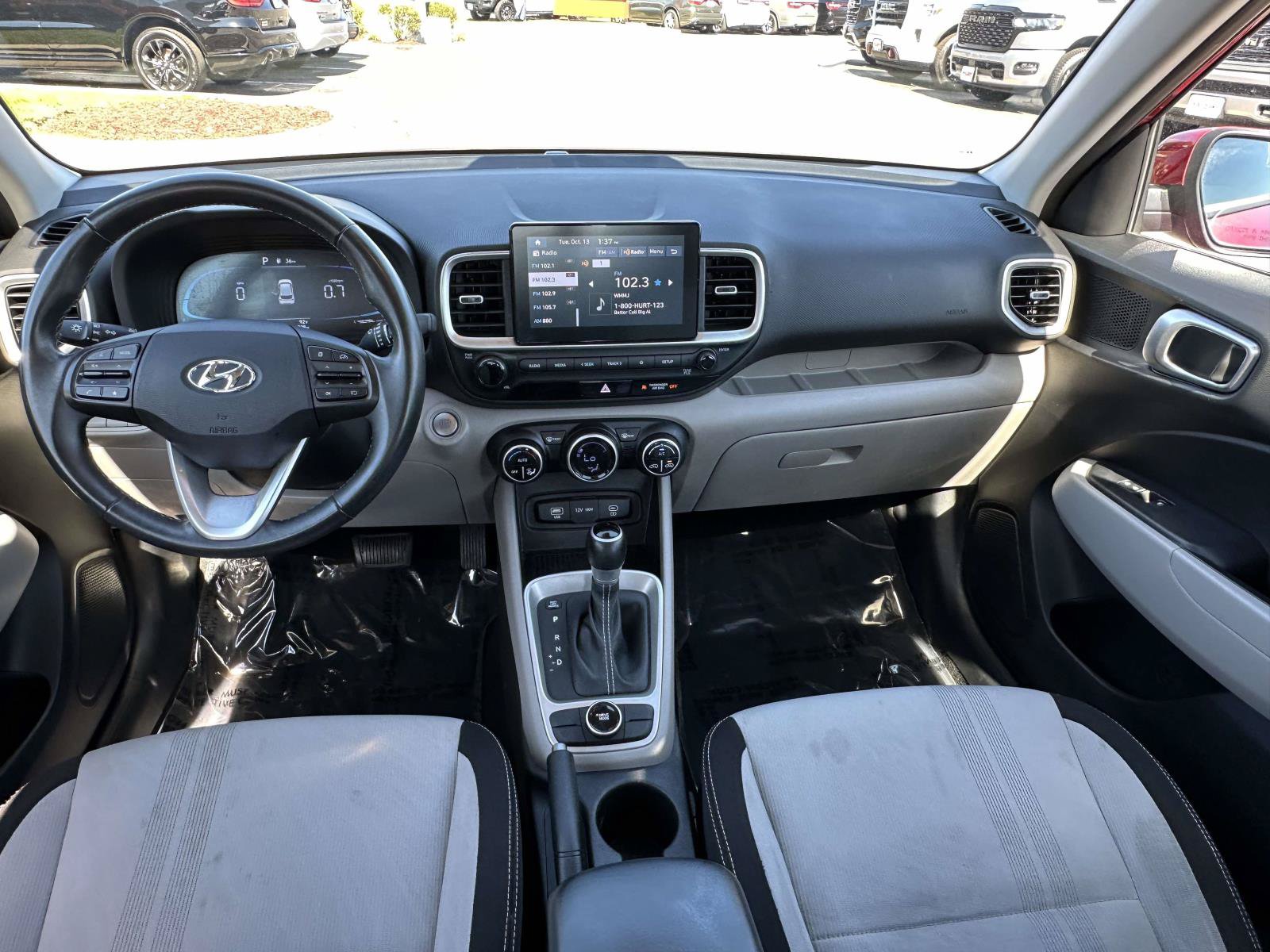Used 2025 Hyundai Venue SEL FWD image 9