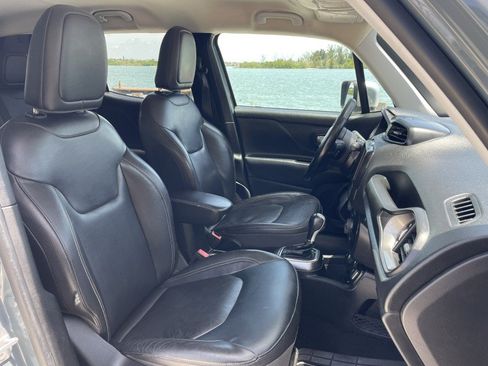 Used 2018 Jeep Renegade Limited w/ UConnect 8.4 Nav Group AWD/4WD image 7