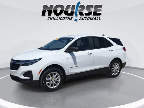 Used 2023 Chevrolet Equinox LS w/ LS Convenience Package AWD/4WD image 4