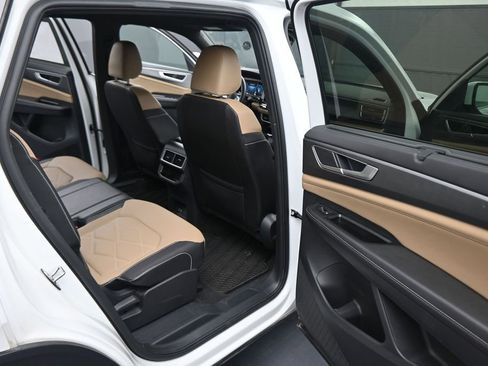 Used 2024 Volkswagen Atlas Cross Sport SE AWD/4WD image 44