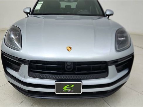 Used 2024 Porsche Macan w/ Premium Plus Package image 9