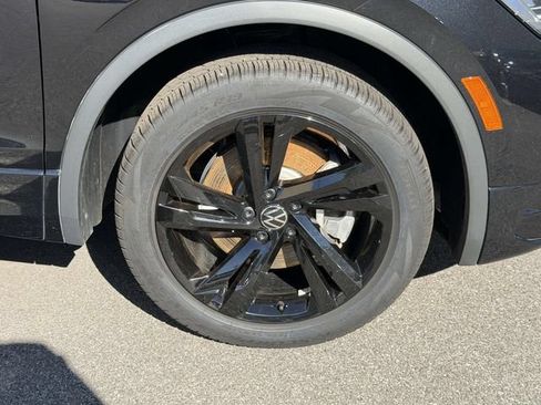 Certified 2024 Volkswagen Tiguan SE R-Line AWD/4WD image 8