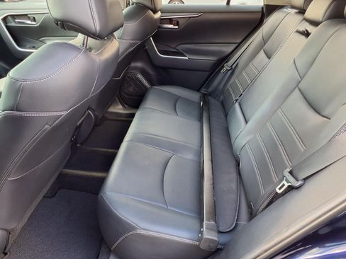 Used 2020 Toyota RAV4 XLE Premium FWD image 11