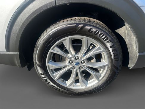 Used 2022 Ford Explorer Limited w/ Equipment Group 301A image 8