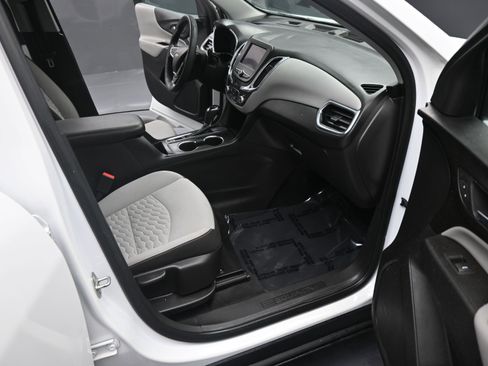 Certified 2020 Chevrolet Equinox LS image 19