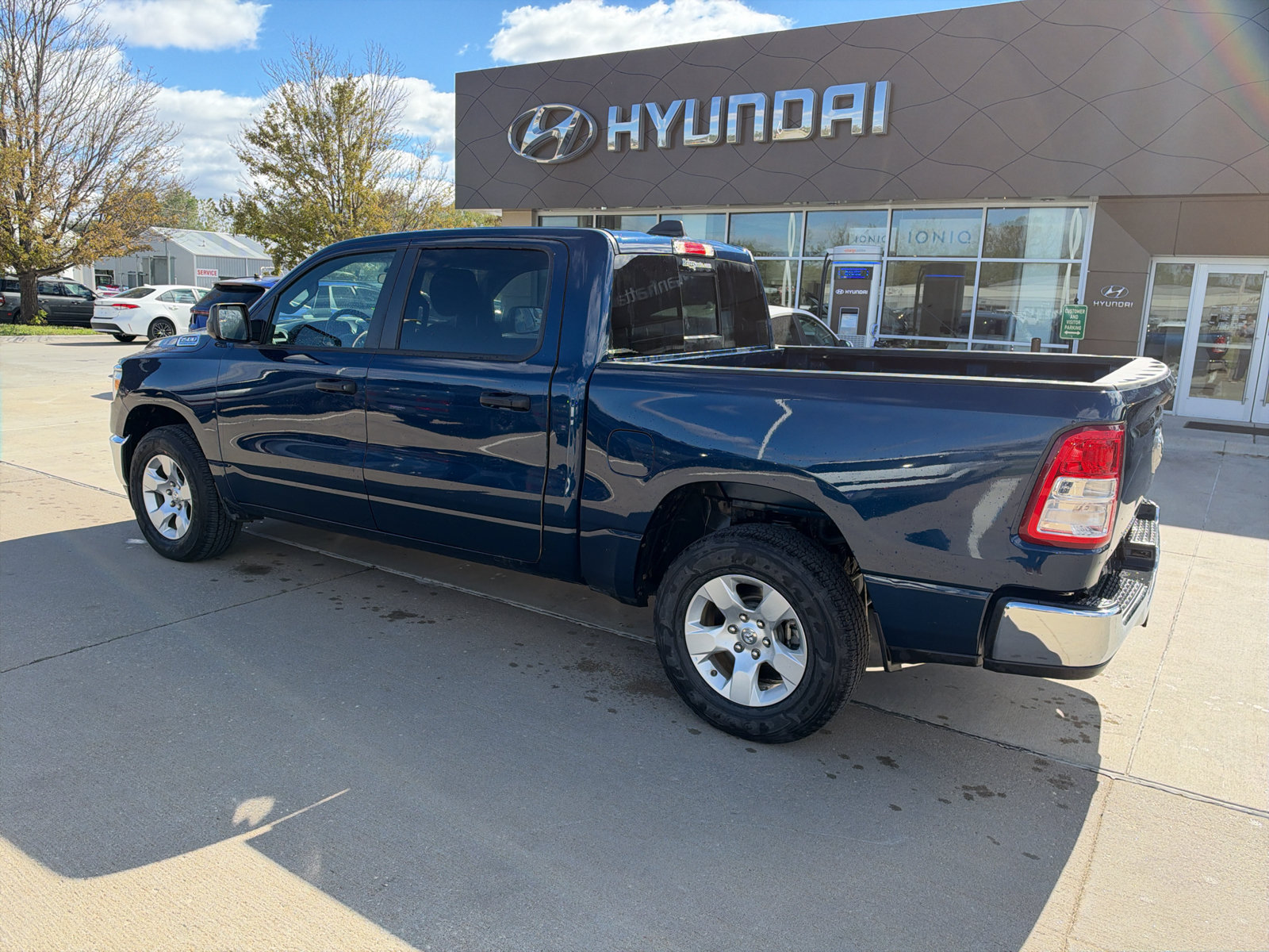 Used 2024 RAM 1500 Tradesman AWD/4WD image 3