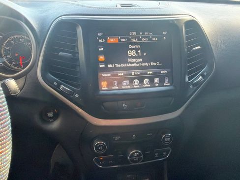 Used 2018 Jeep Cherokee Limited w/ High Altitude Package AWD/4WD image 10