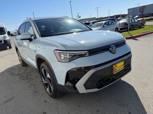 New 2026 Volkswagen Taos SE AWD/4WD image 8