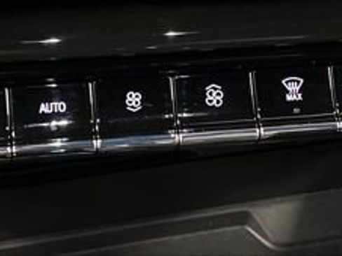 Used 2025 Chevrolet Tahoe Z71 w/ Comfort Package image 38