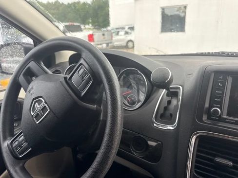 Used 2018 Dodge Grand Caravan SE FWD image 44