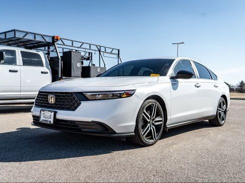 Used 2023 Honda Accord Sport image 3