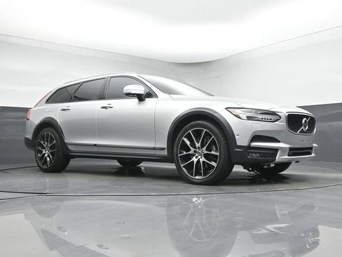 Used 2018 Volvo V90 T6 Cross Country w/ Convenience Package AWD/4WD image 10