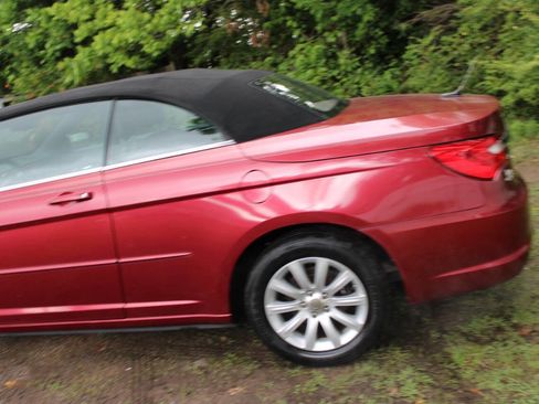 Used 2013 Chrysler 200 Touring FWD image 10