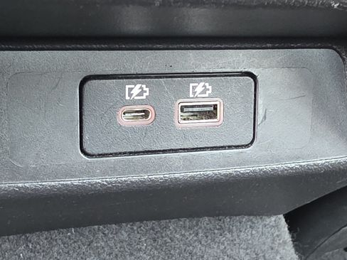 Used 2025 Nissan Altima 2.5 SV FWD image 12