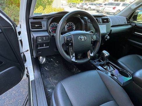 Used 2018 Toyota 4Runner TRD Off-Road Premium w/ Convenience Package AWD/4WD image 24