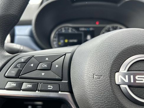 Used 2025 Nissan Versa SV w/ Trunk Package image 22