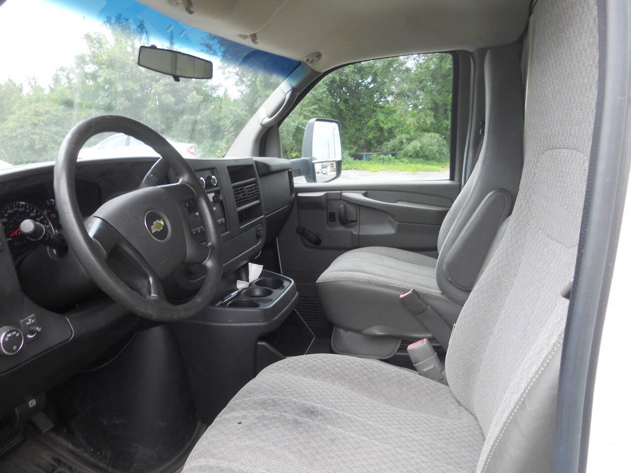Used 2013 Chevrolet Express 3500 Extended RWD image 18