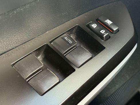 Used 2016 Toyota Tundra SR5 w/ SR5 Upgrade Package image 27